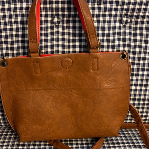 G.H. Bass & Co. reversible Tan/red faux Leather Tote - Picture 5 of 9
